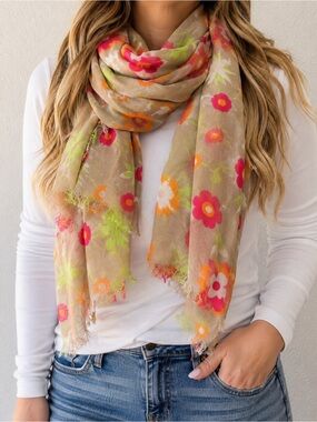Old navy floral patterned lightweight accent scarf. One size. Fringed ends